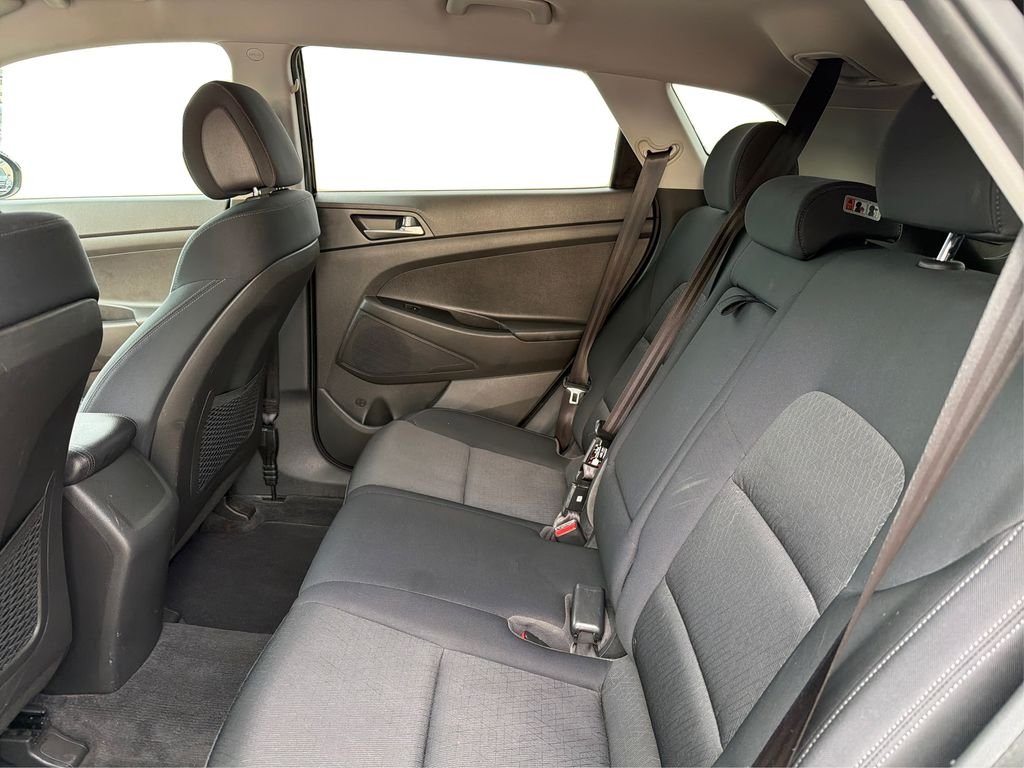 Used 2016 Ash Black Hyundai SE image 11