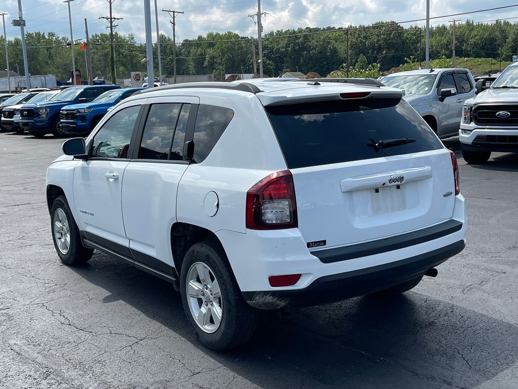 Used 2017 Bright White Clearcoat Jeep Latitude image 5