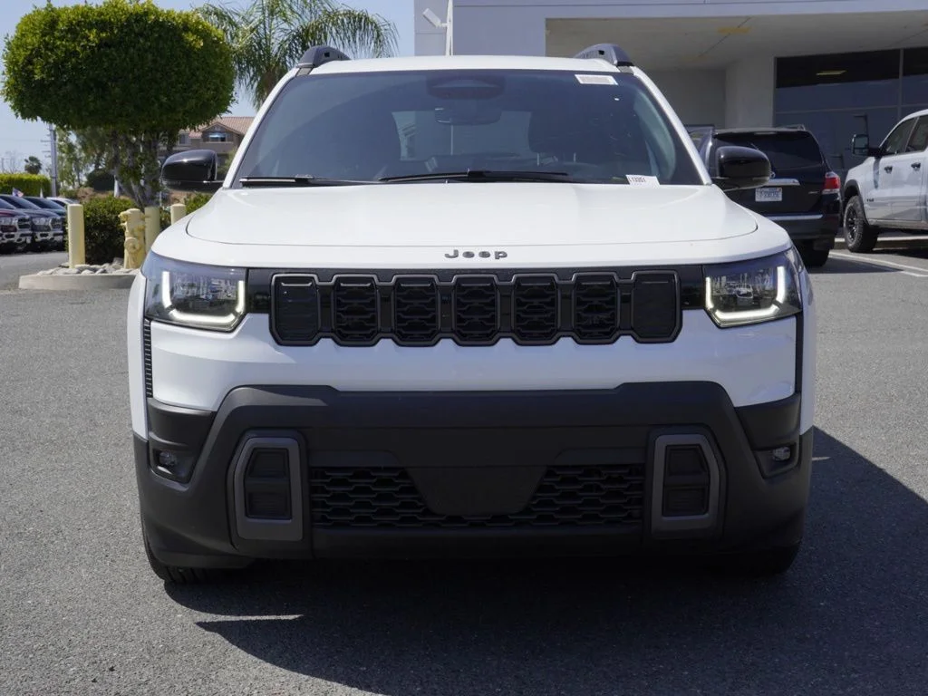 New 2026 Bright White Clear-Coat Exterior Paint Jeep Limited image 8