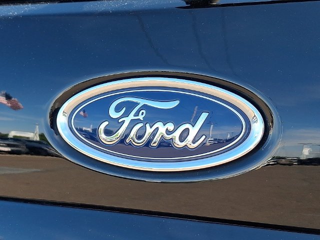 Used 2021 Shadow Black Ford SE image 29