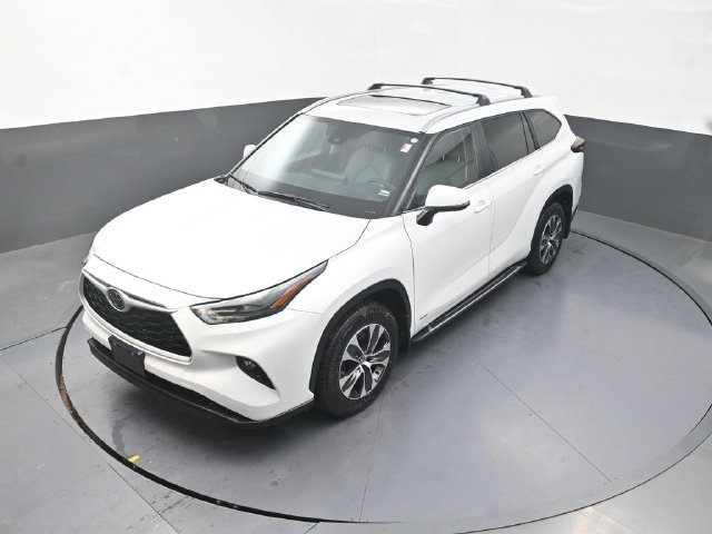 Used 2026 Beige Toyota XLE image 25