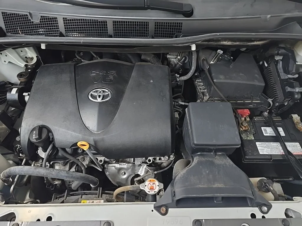 Used 2020 White Toyota XLE image 13