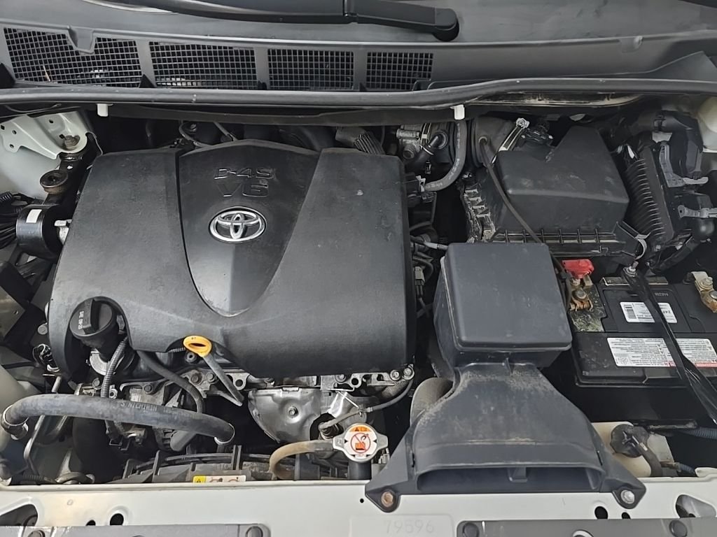 Used 2020 White Toyota XLE image 13