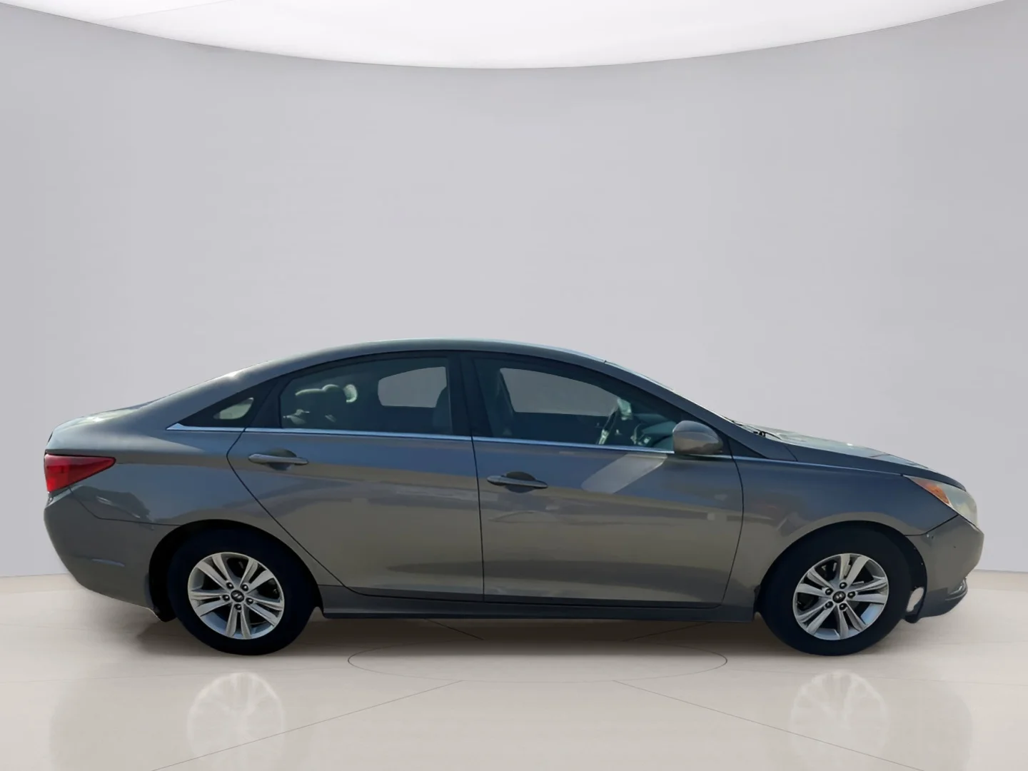 Used 2013 Gray Hyundai GLS image 8