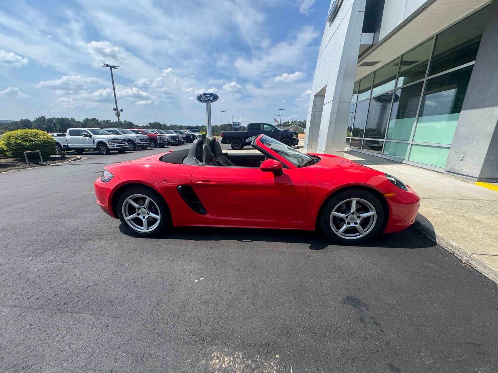 Used 2019  Porsche Base image 4