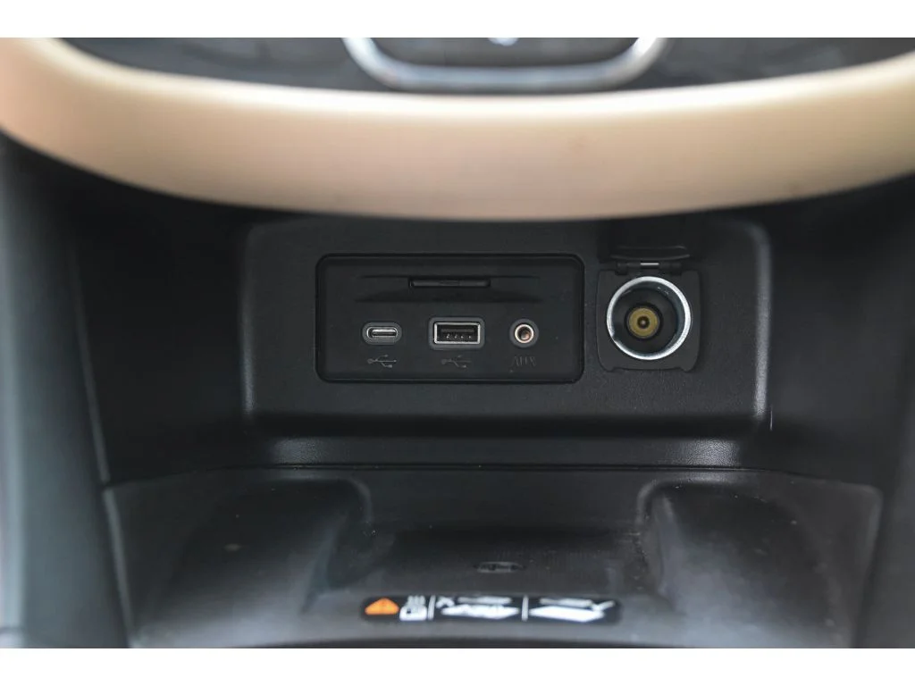 Used 2022 Iridescent Pearl Tricoat Chevrolet Premier image 39