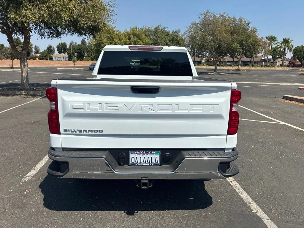 New 2026 Summit White Chevrolet WT image 4
