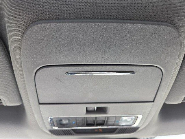 Used 2021 Star White Metallic Tri-Coat Ford LARIAT image 23