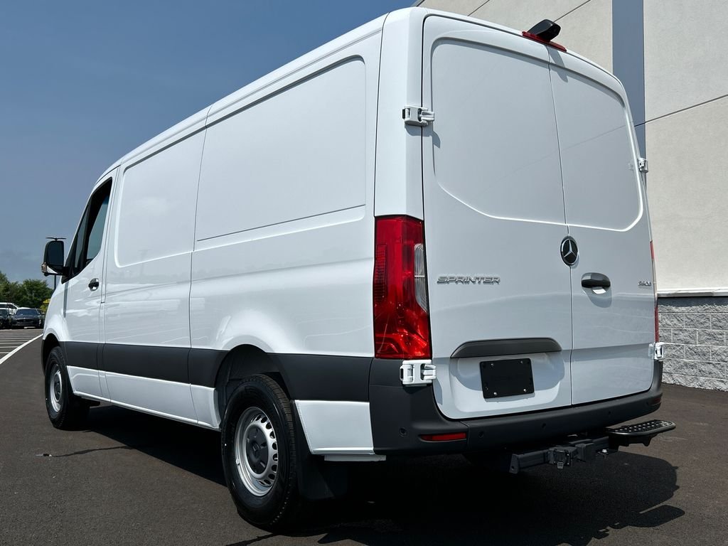 New 2026 Arctic+White Mercedes-Benz Cargo 144 WB image 5