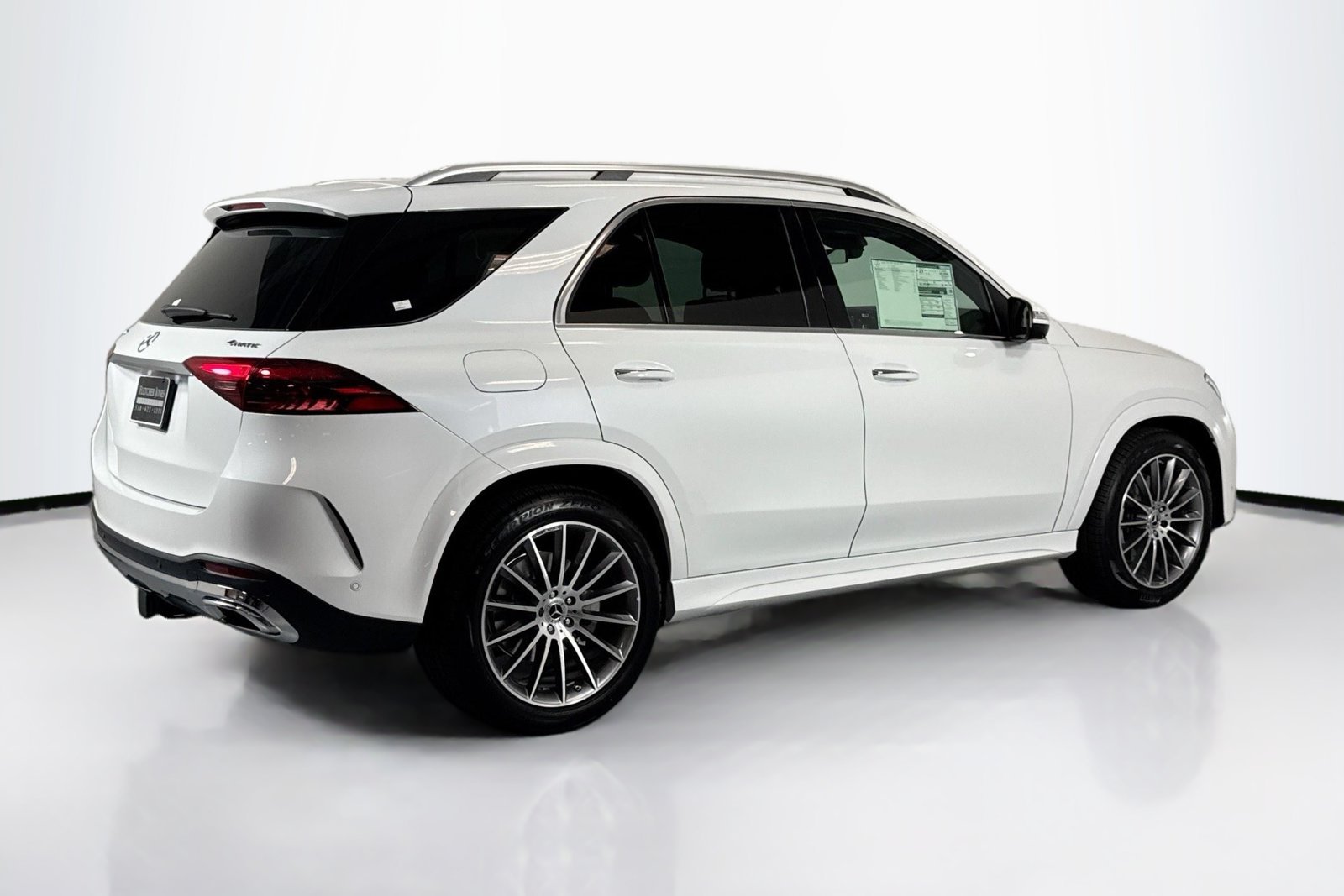 New 2026 MANUFAKTUR Moonlight White Metallic Mercedes-Benz GLE 450 image 5