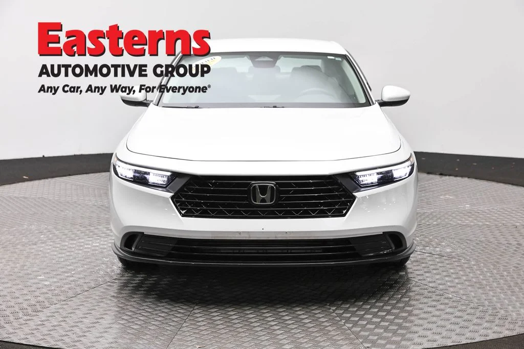 Used 2025 White Honda LX image 2