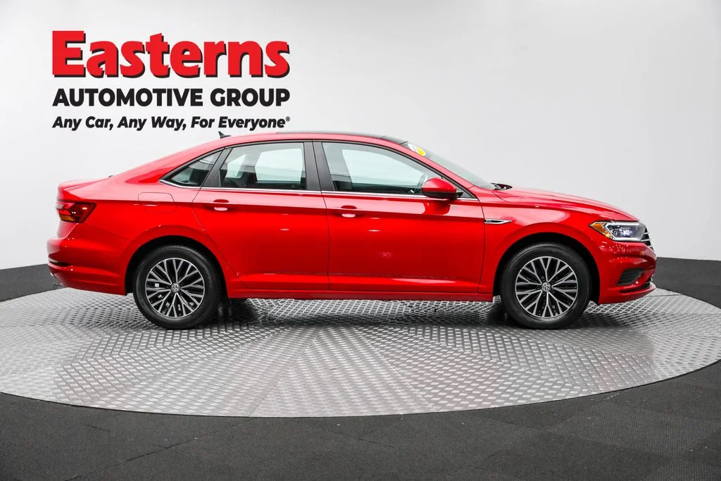 Used 2019 Red Volkswagen SEL image 4