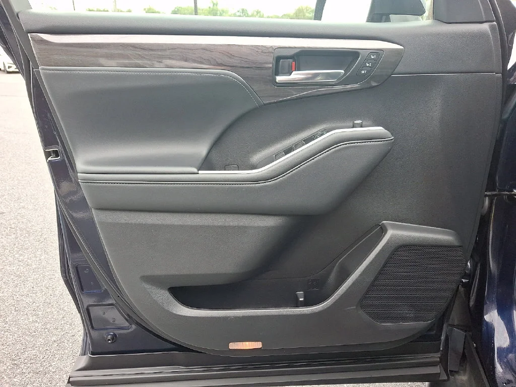 Used 2022  Toyota Platinum image 14