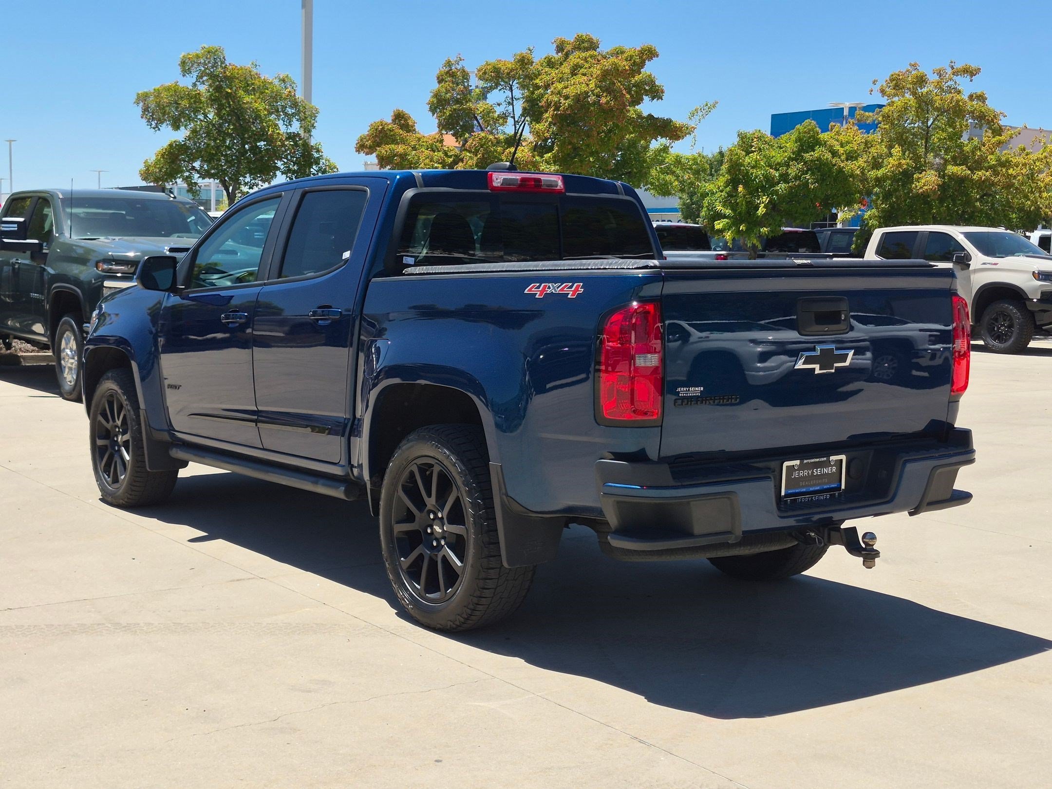 Used 2019 Pacific Blue Metallic Chevrolet 4WD LT image 5