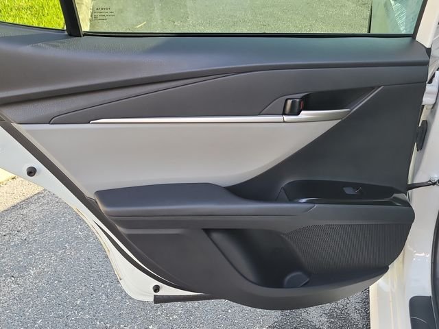 Used 2025 White Toyota LE image 9
