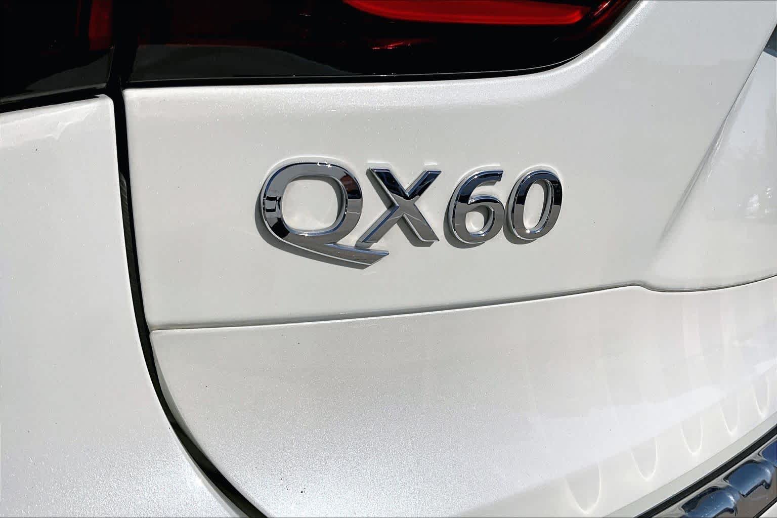 Used 2020 Majestic White INFINITI LUXE image 29