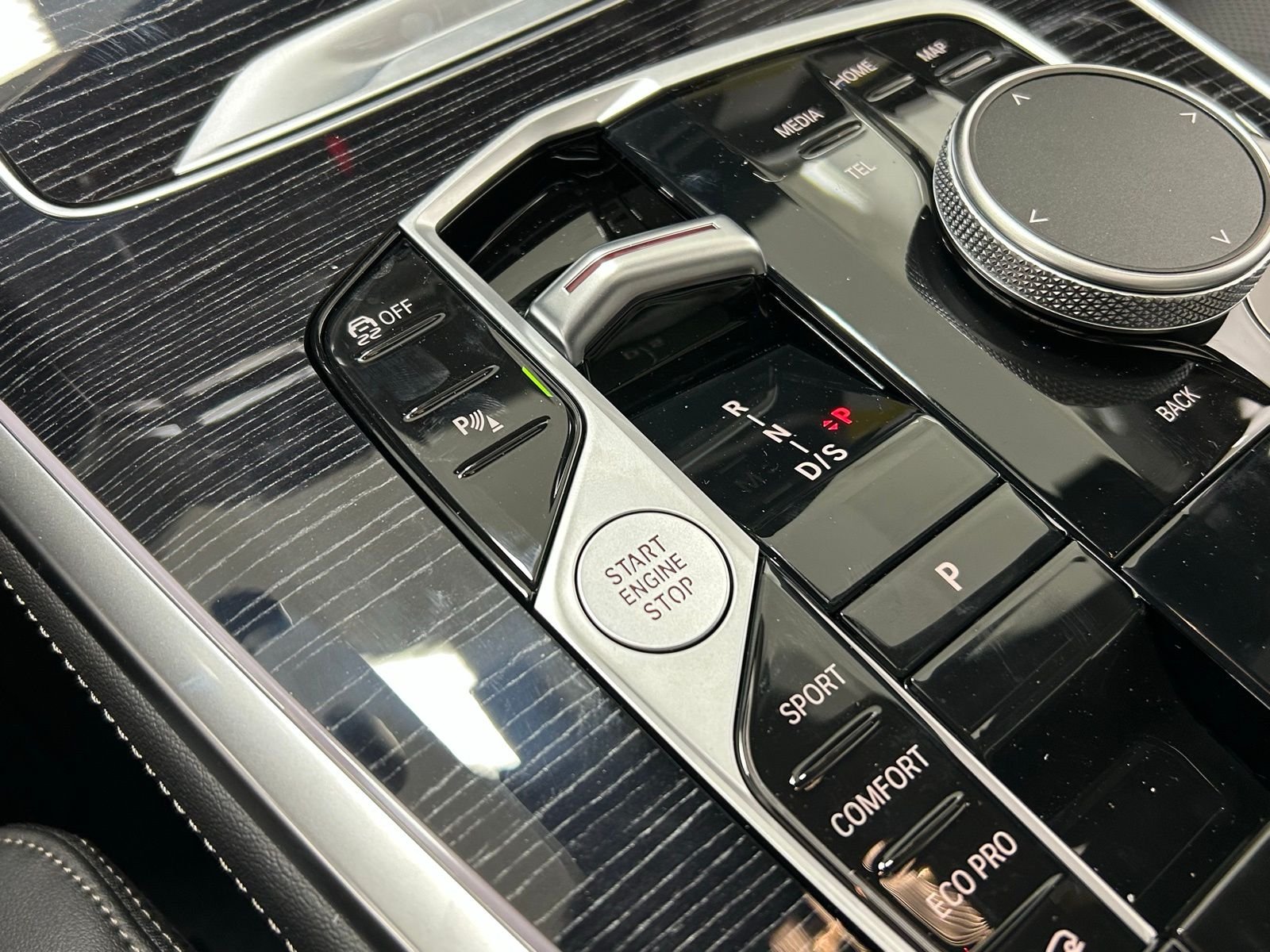 New 2026 Skyscraper Grey Metallic BMW xDrive40i image 35