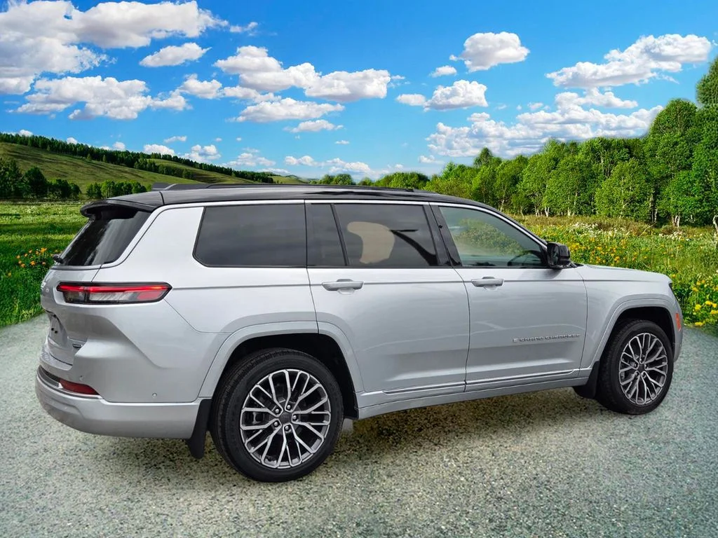 New 2026 Silver Zynith Exterior Paint Jeep Summit image 6
