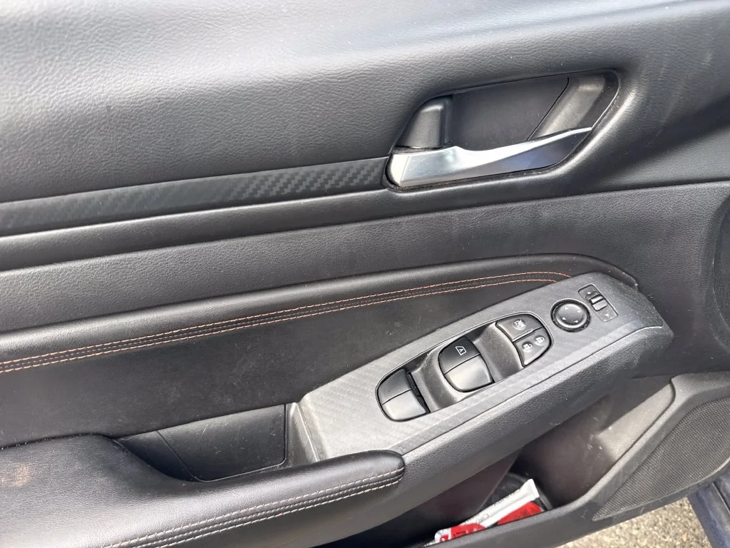 Used 2020 Blue Nissan 2.5 SR image 18