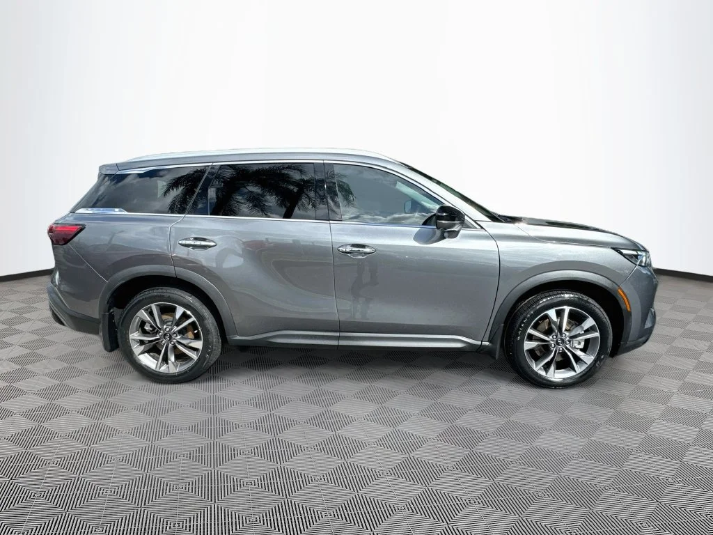 Certified Used 2023 Gray INFINITI LUXE image 5