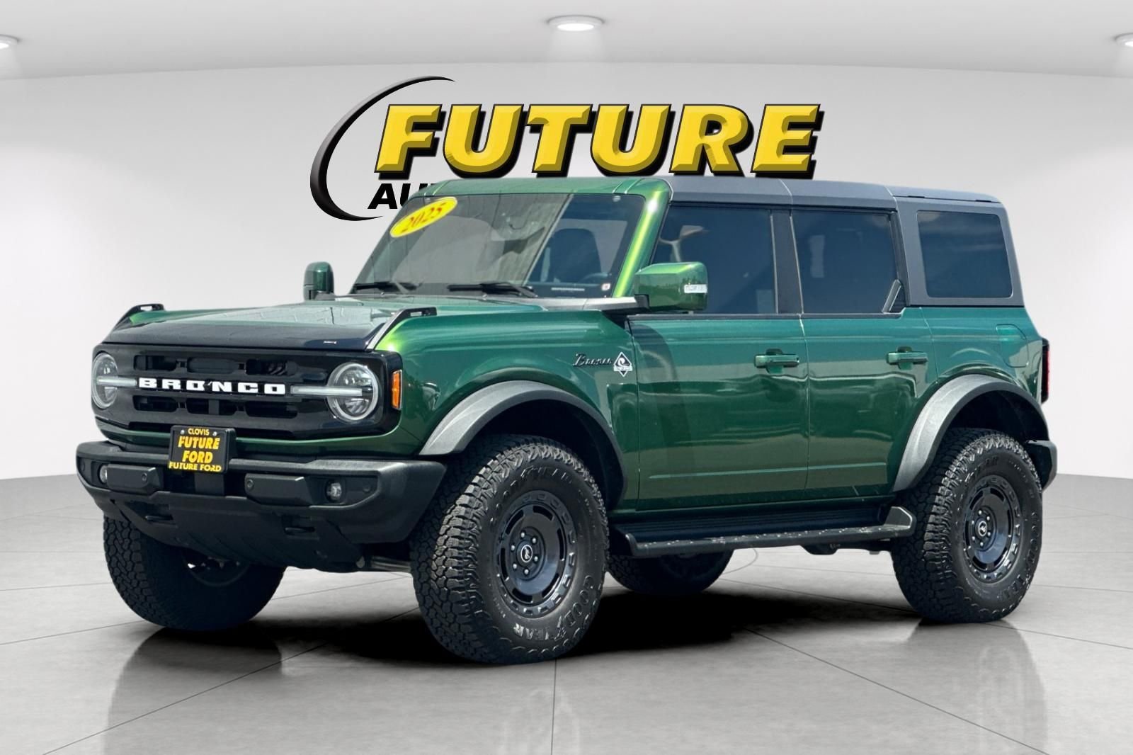 Used 2025 Green Ford Outer Banks image 7