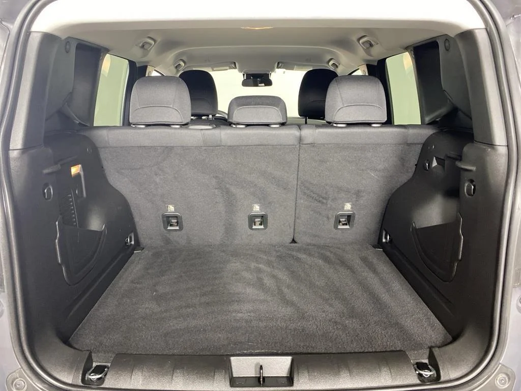 Used 2022 Gray Jeep Latitude image 25