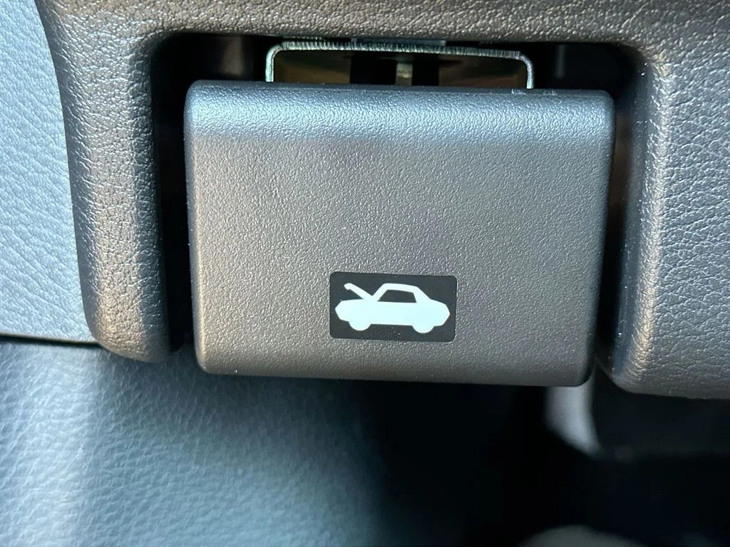 Certified Used 2025 Red Nissan SR image 22
