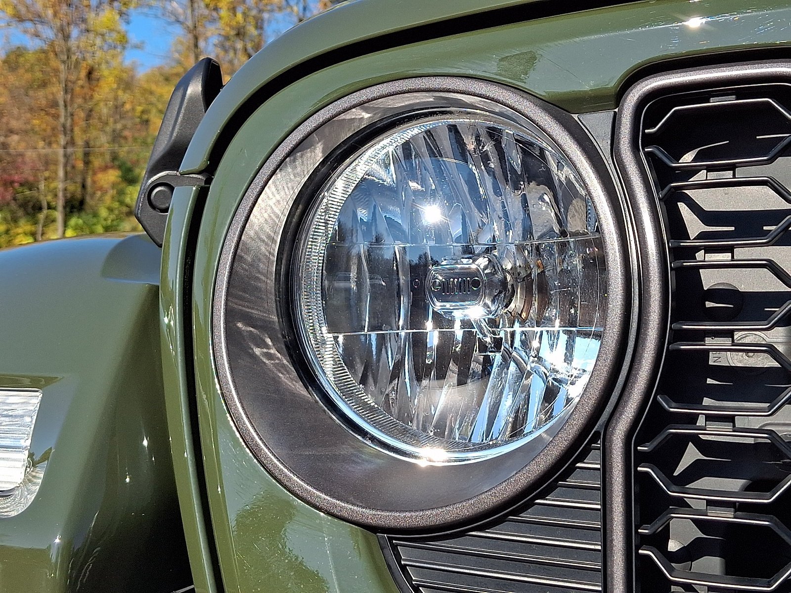 Used 2024 Sarge Green Clearcoat Jeep Sport S image 9