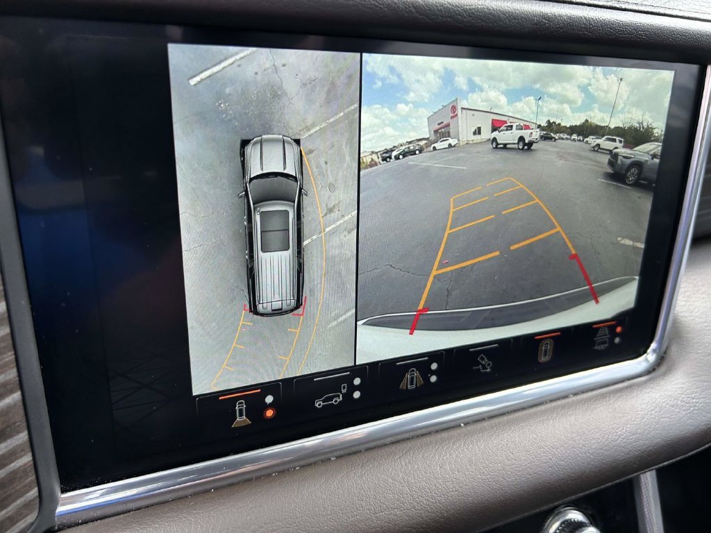Used 2023 White GMC Denali image 27