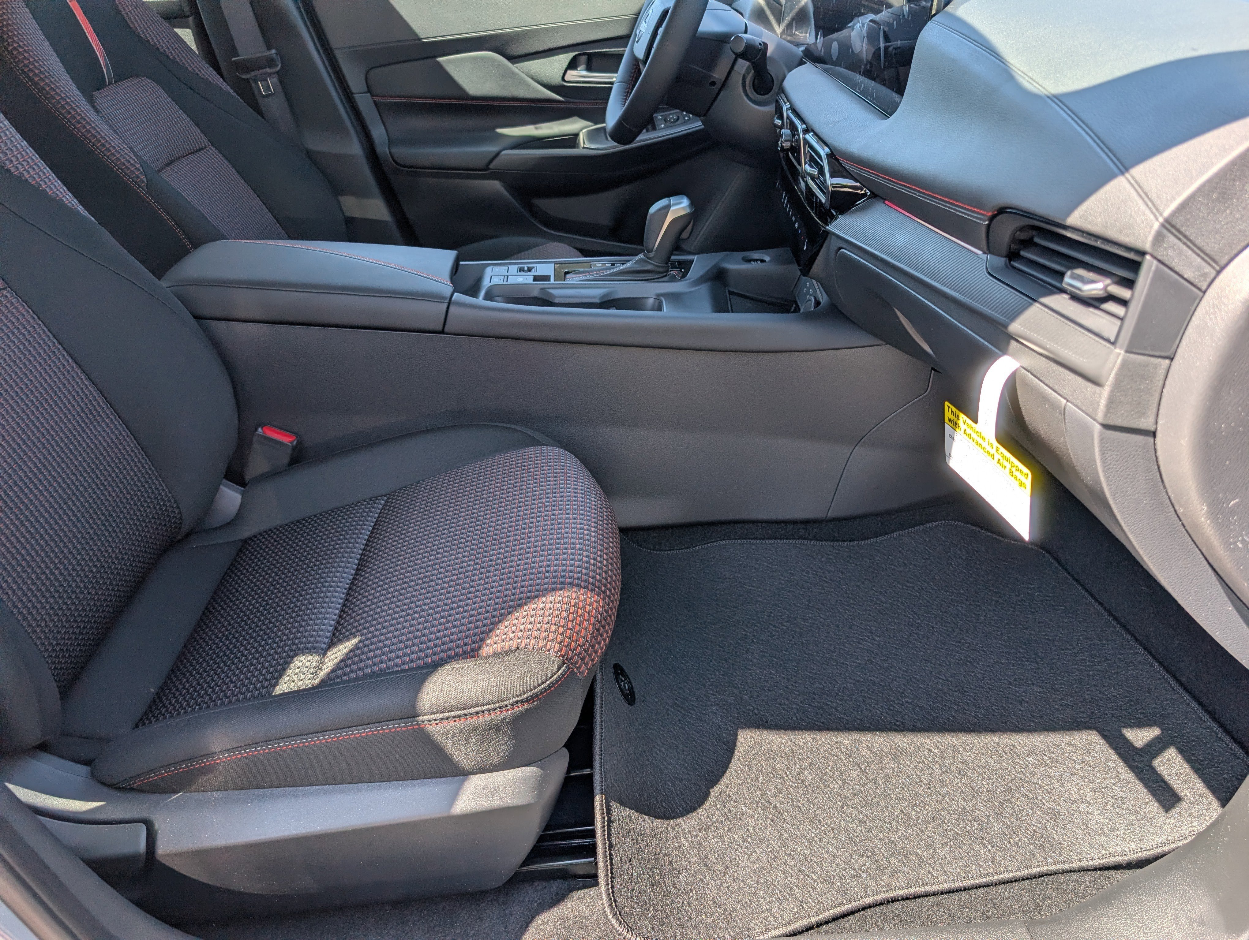New 2026 Atlantic Gray Metallic / Super Black Two-tone Nissan SR image 26