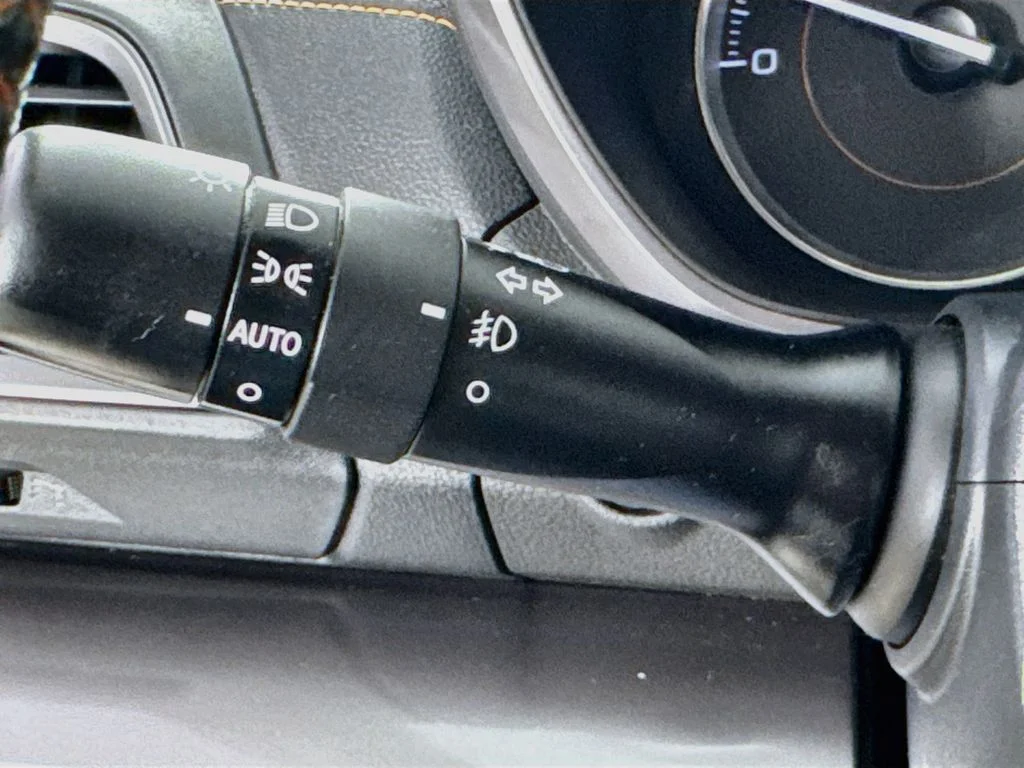 Used 2018 Dark Gray Metallic Subaru 2.0i Limited image 14