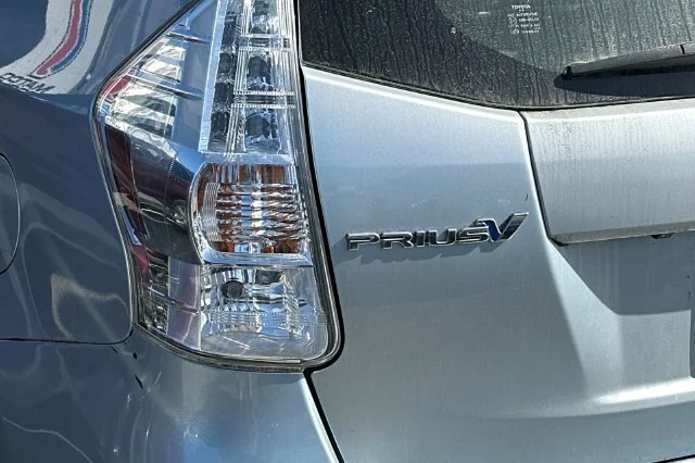 Used 2013 Blue Toyota Three image 8