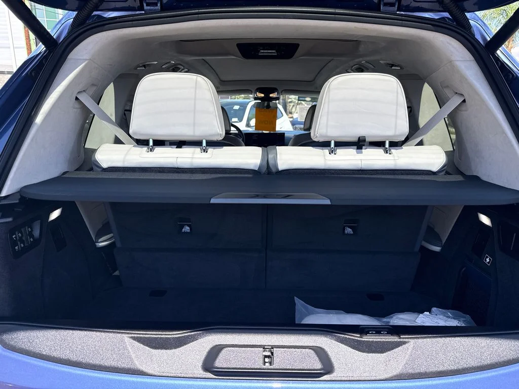 Used 2025 Blue BMW ALPINA XB7 image 11