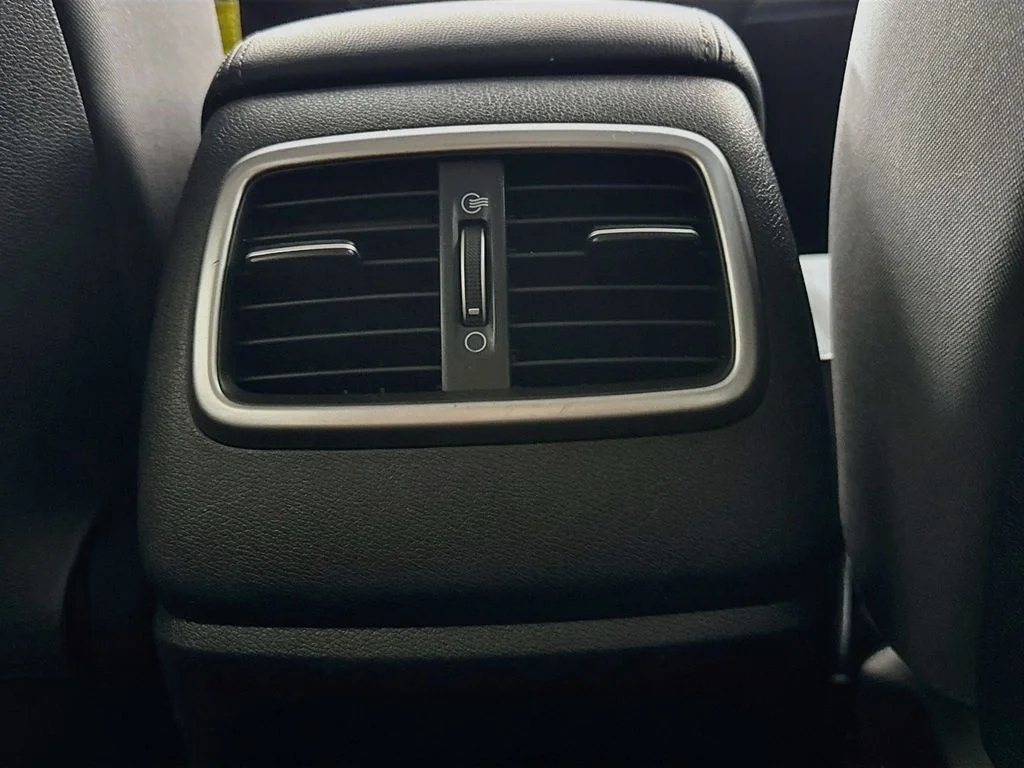 Used 2019 Black Kia L image 29