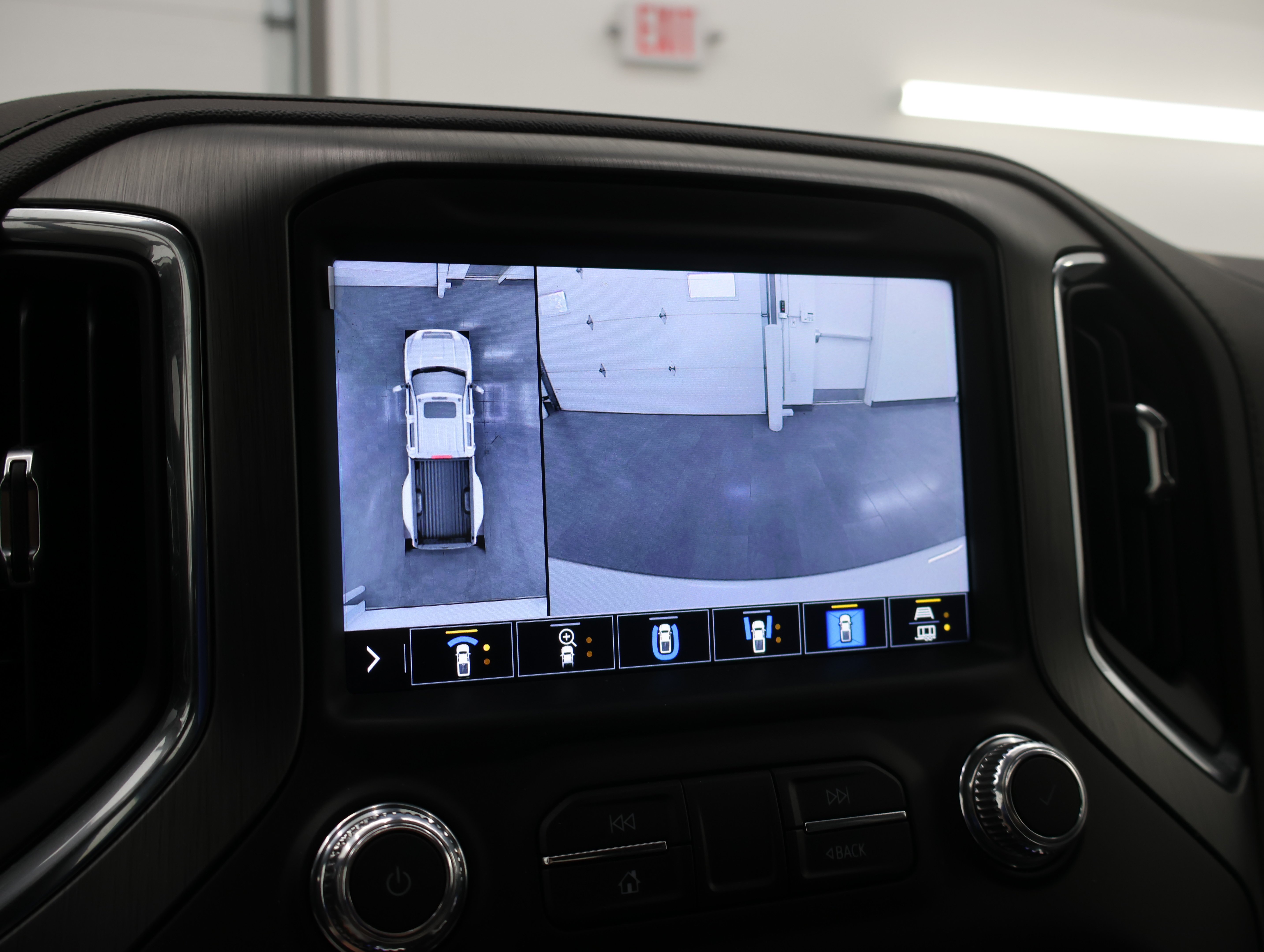Used 2022 White Frost Tricoat GMC 4x4 Crew Cab Denali DRW: CREW-LONG-DRW-DENALI ULTIMATE-NAV-MOON-360 CAM-DIESEL-1 OWNER image 18