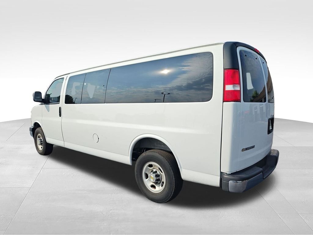 Used 2025 White Chevrolet LT image 3