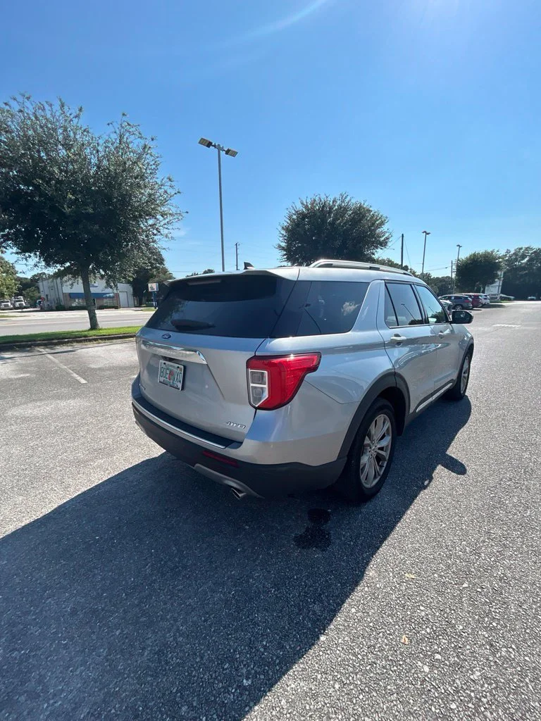 Used 2023 Silver Ford Limited image 3
