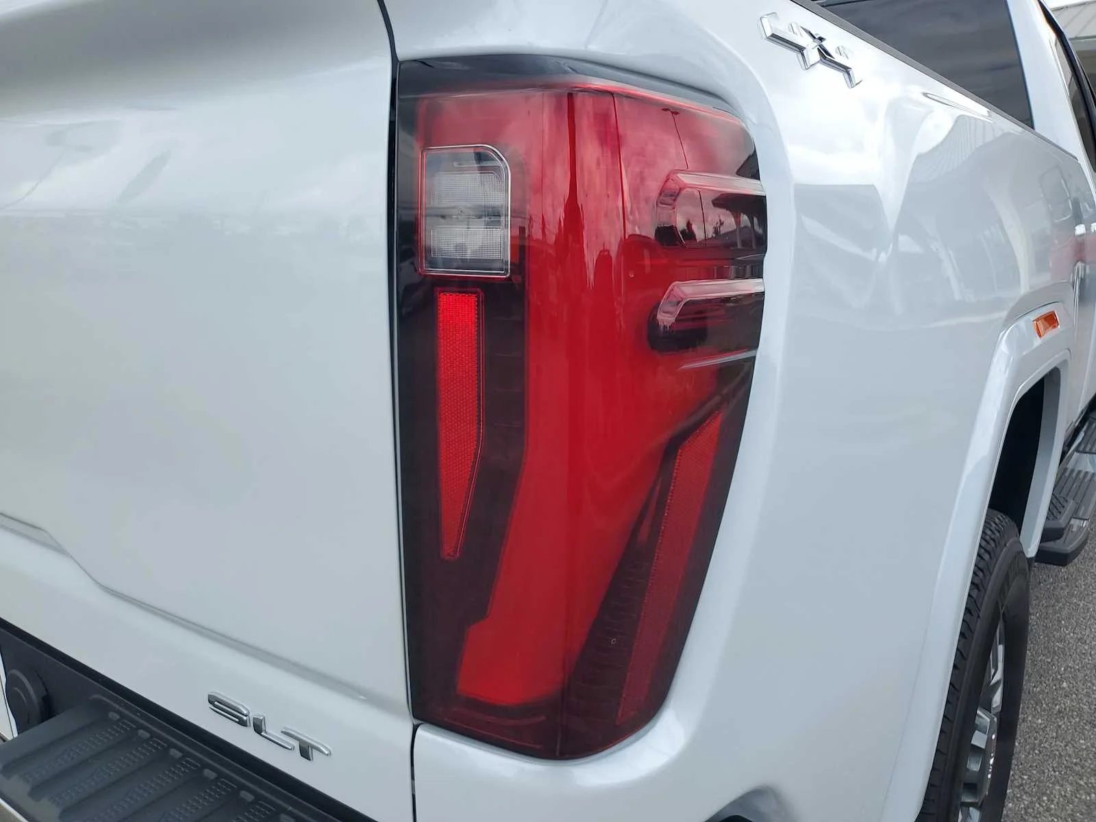New 2026 Glacier White Tricoat GMC SLT image 32