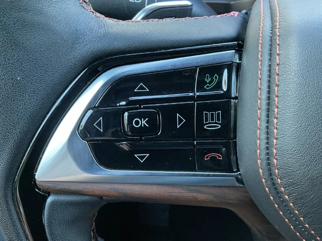 Used 2022 White Jeep Summit image 36