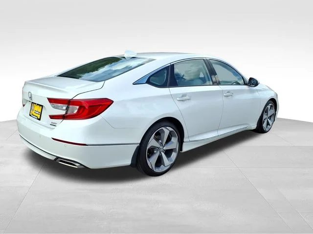 Used 2018 White Honda Touring 2.0T image 12
