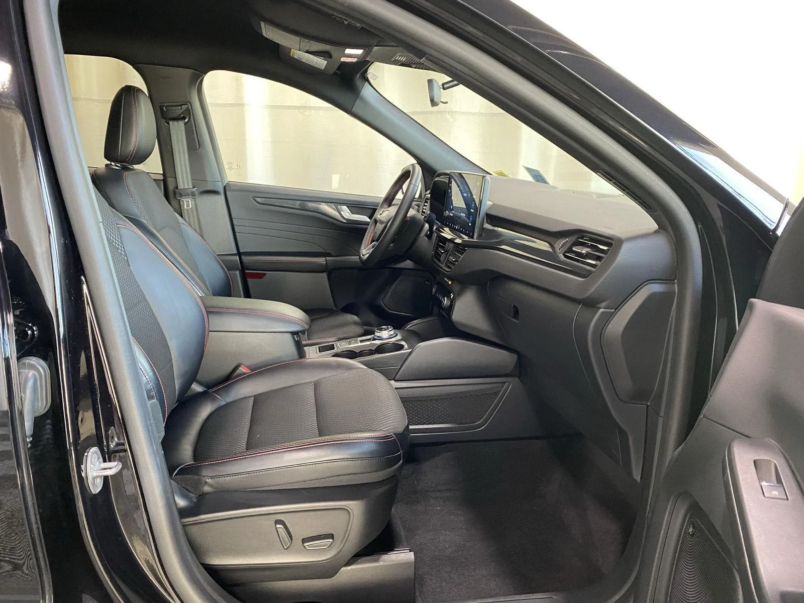 Used 2023 Agate Black Ford ST-Line Select image 14