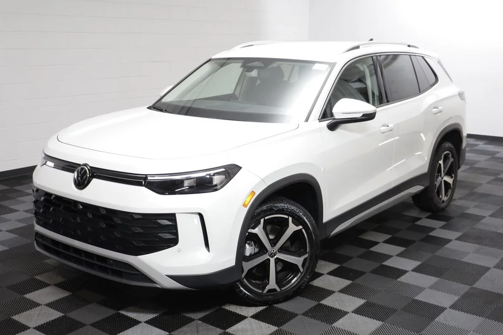 New 2026 Pure White Volkswagen 2.0T SE image 2