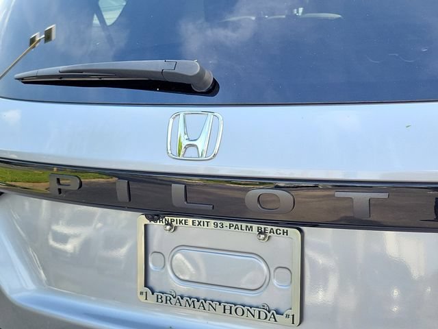 Certified Used 2023 Lunar Silver Metallic Honda 2WD TRG image 8