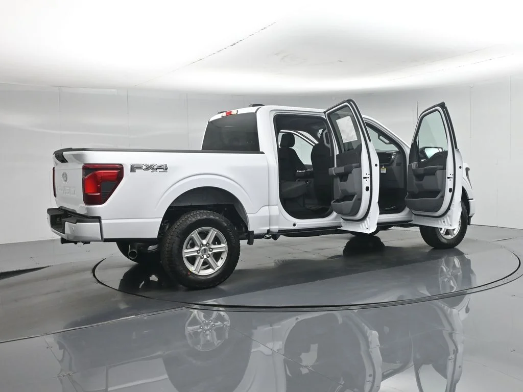 New 2026 Oxford White Ford XLT image 5