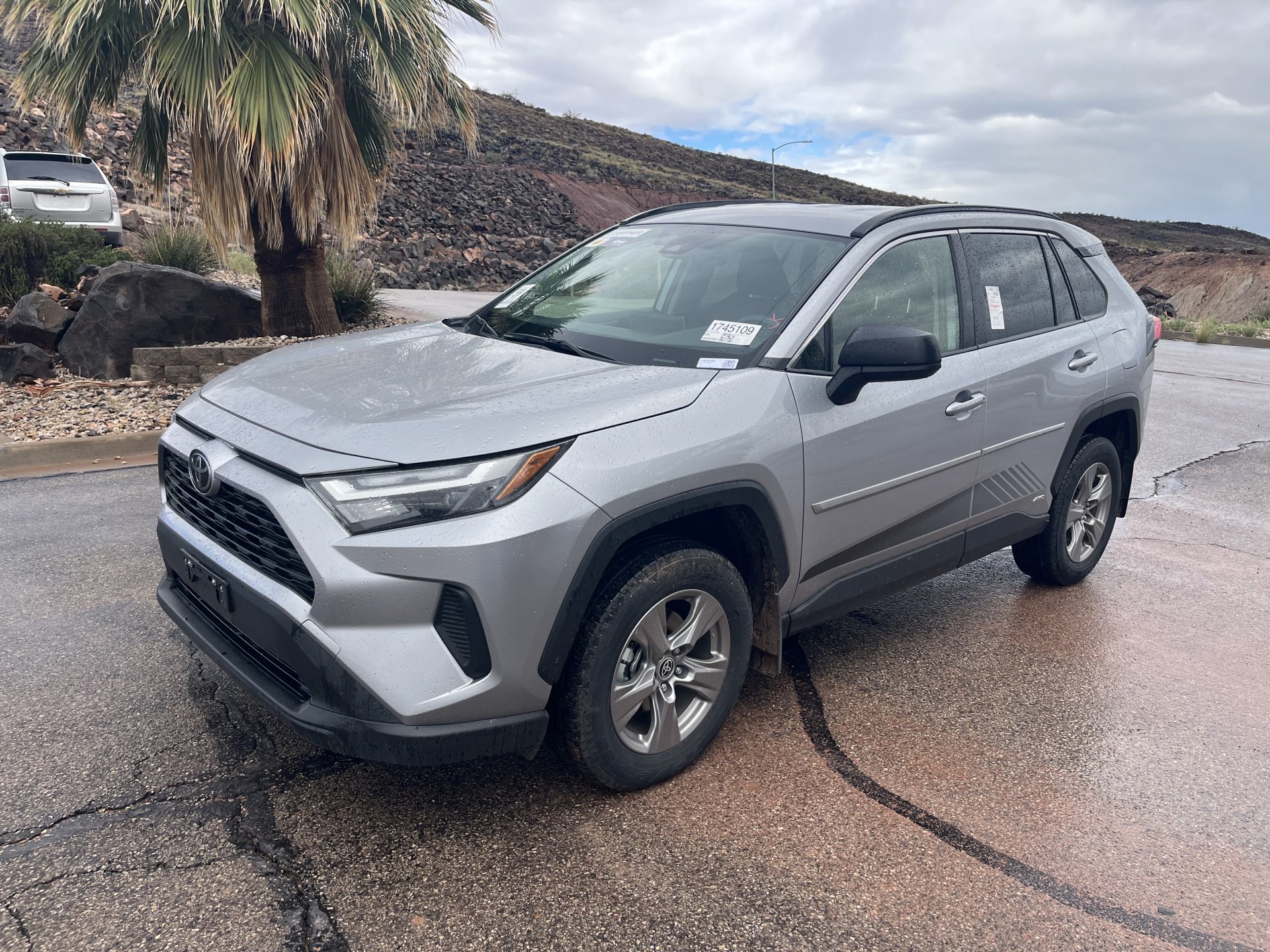 Used 2025  Toyota Hybrid LE image 10