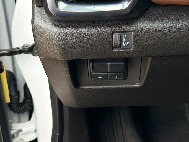 Used 2024 White GMC AT4 image 10