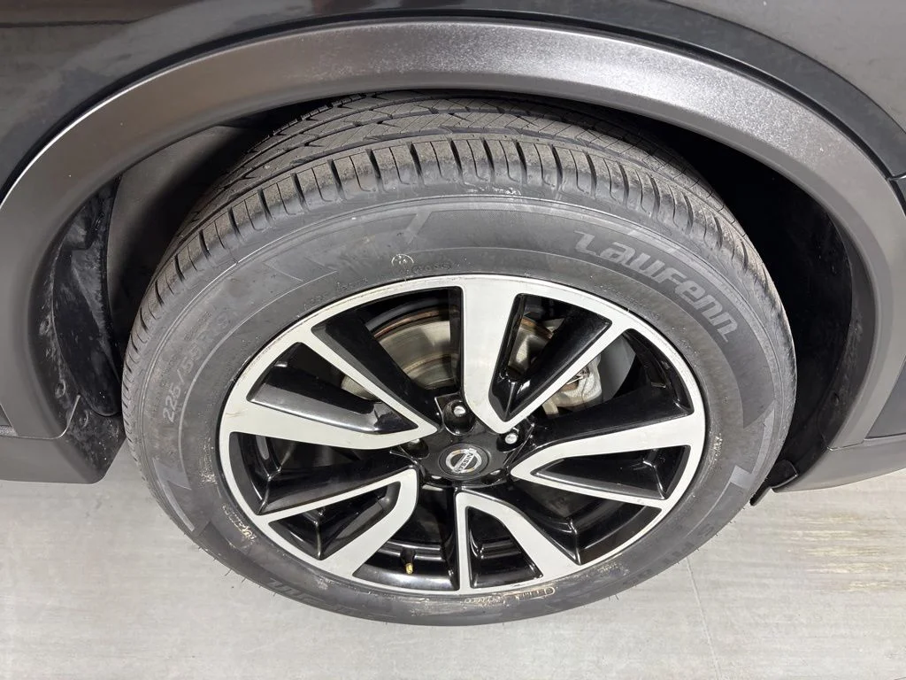 Used 2019 Magnetic Black Pearl Nissan SL image 11