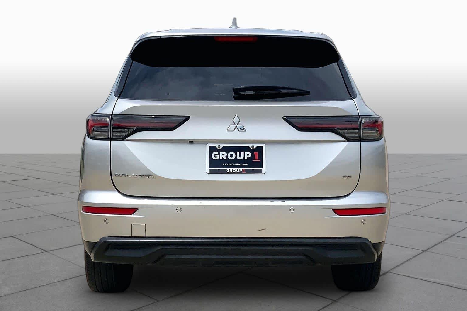 Used 2025 Alloy Silver Metallic Mitsubishi SE image 5