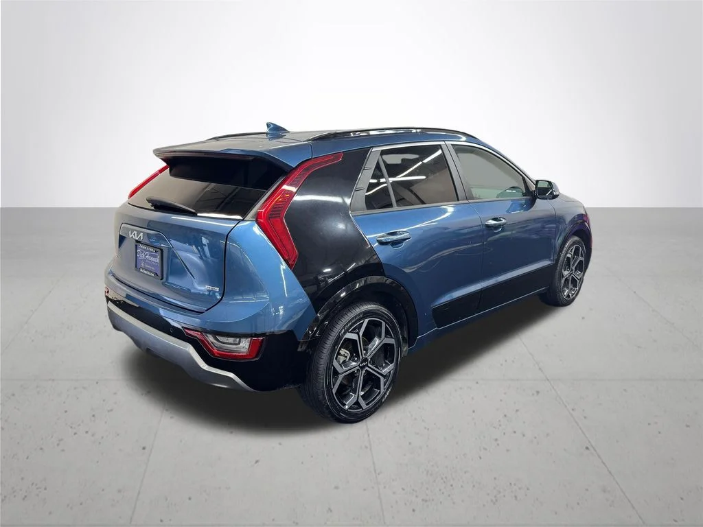 Used 2023 Blue Kia SX image 8