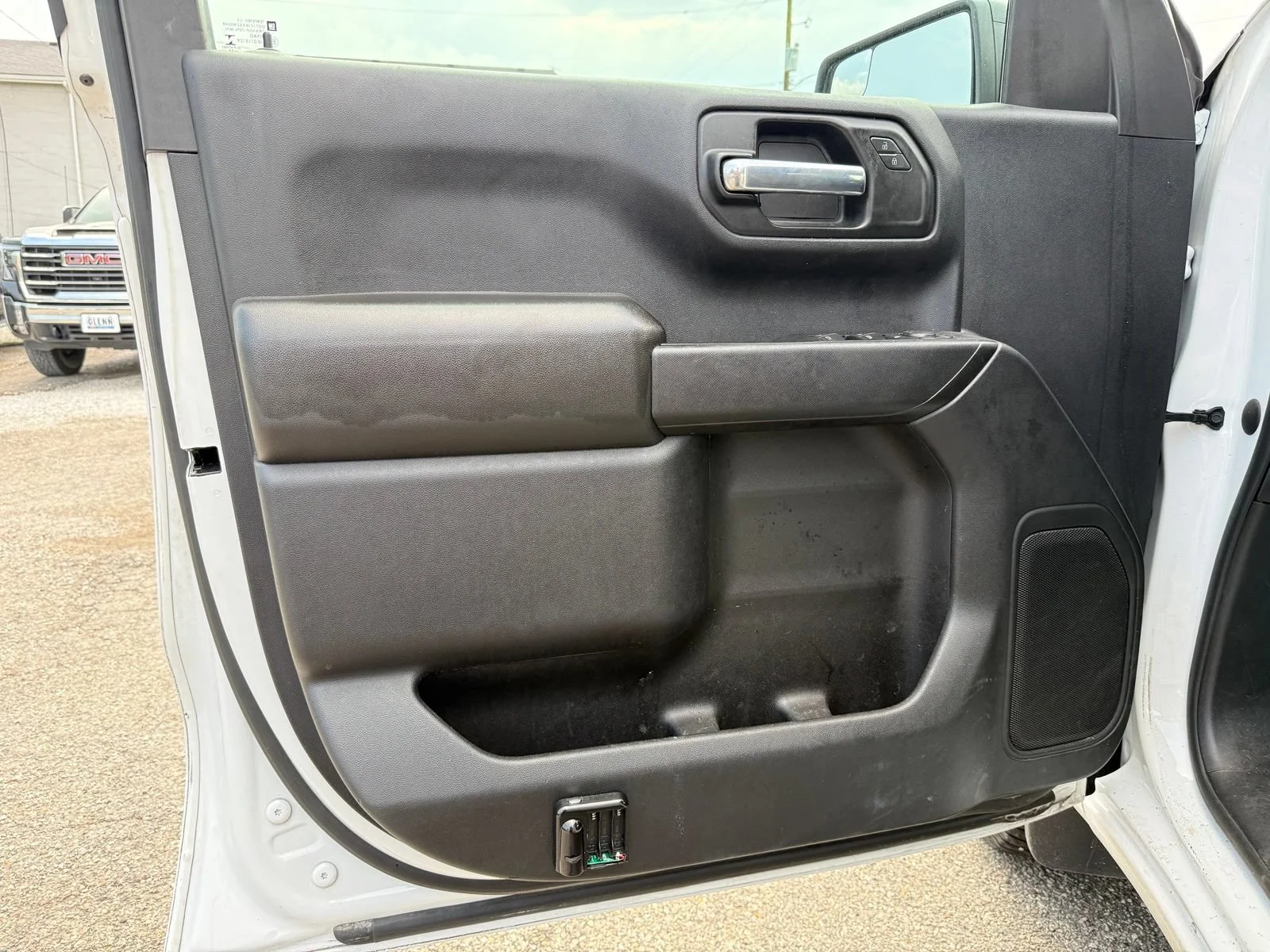 Used 2022 Summit White Chevrolet Custom image 11